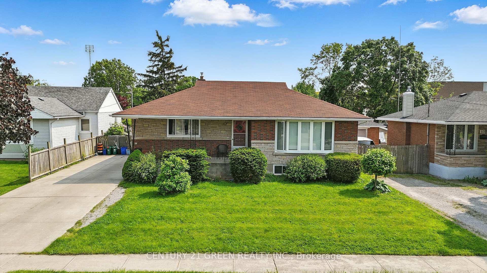 Photo de la propriété:  42 Bloomfield Avenue  ON L2P 1X3 