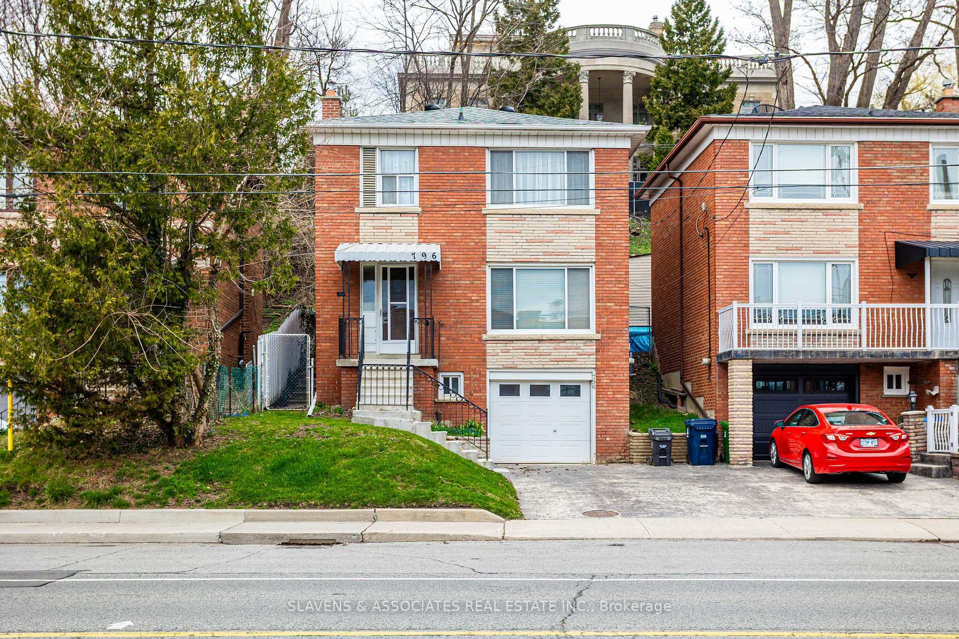 Property Photo: 796 Davenport Road ON M6G 2B3