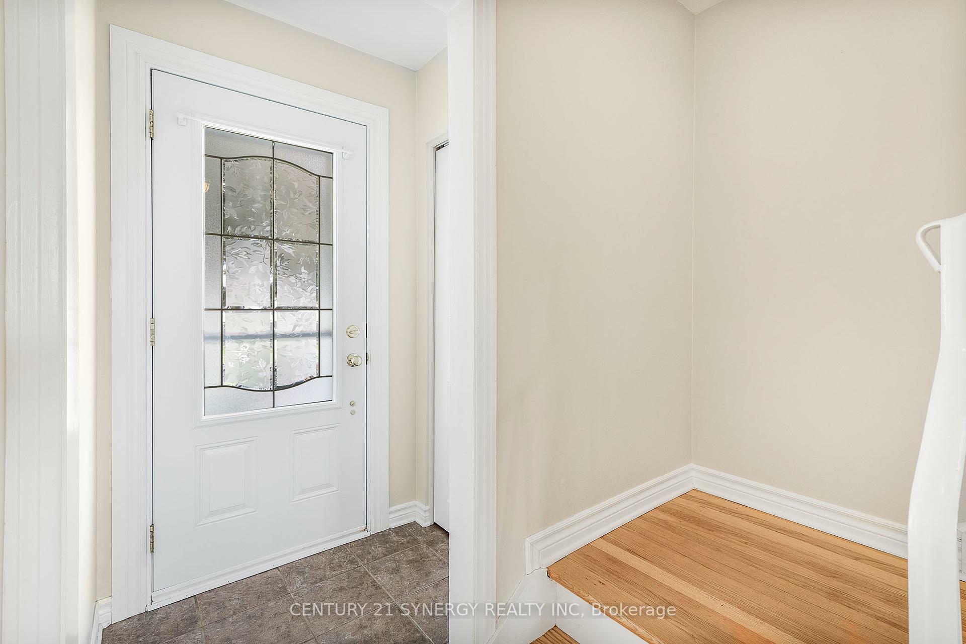 Property Photo: 1242 Clyde Avenue ON K2C 1Y4