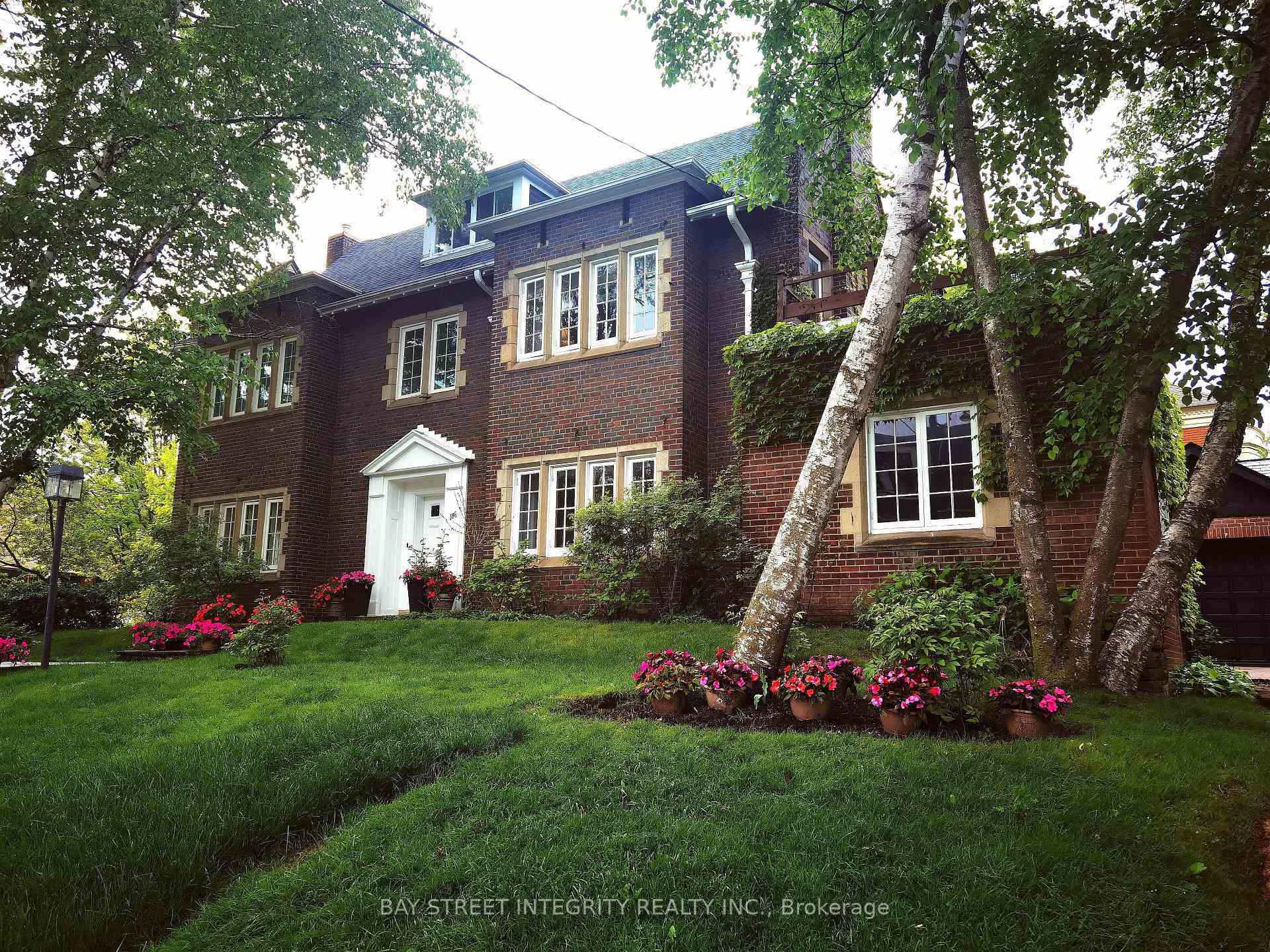 Property Photo:  184 Heath Street W  ON M4V 1V2 