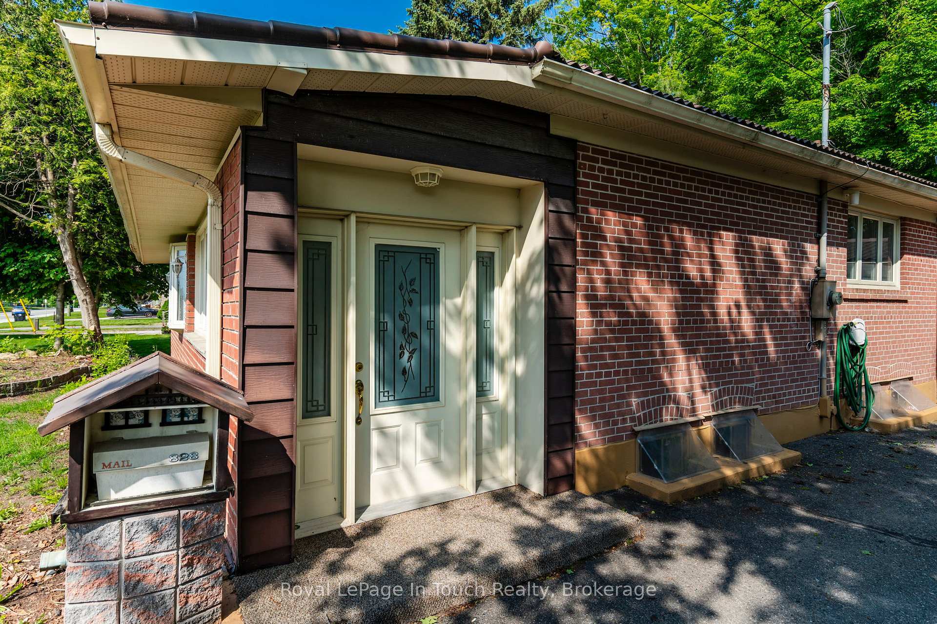 Photo de la propriété: 828 Hugel Avenue ON L4R 1X6