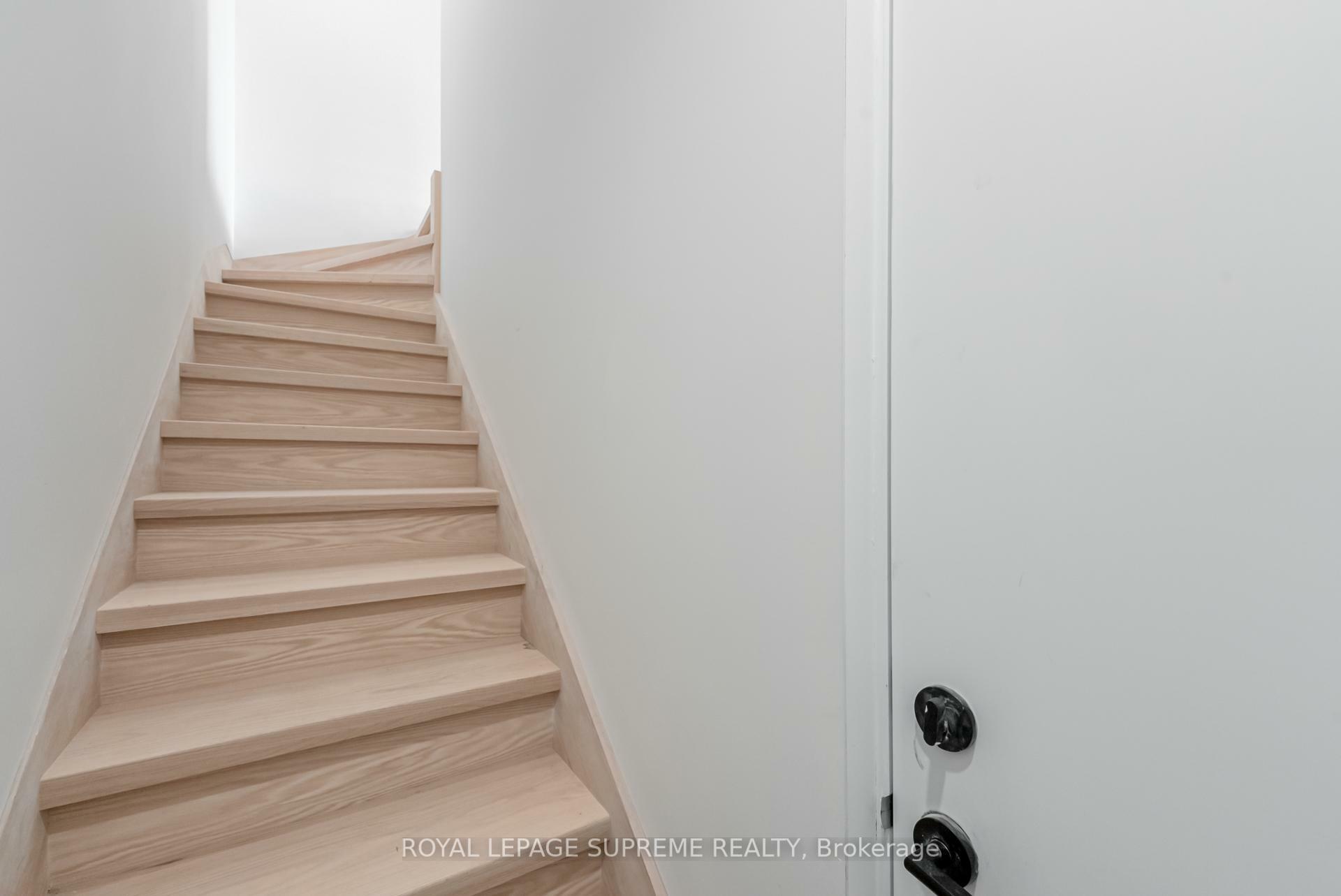 Property Photo:  101 Bernice Crescent 4  ON M6N 1W7 