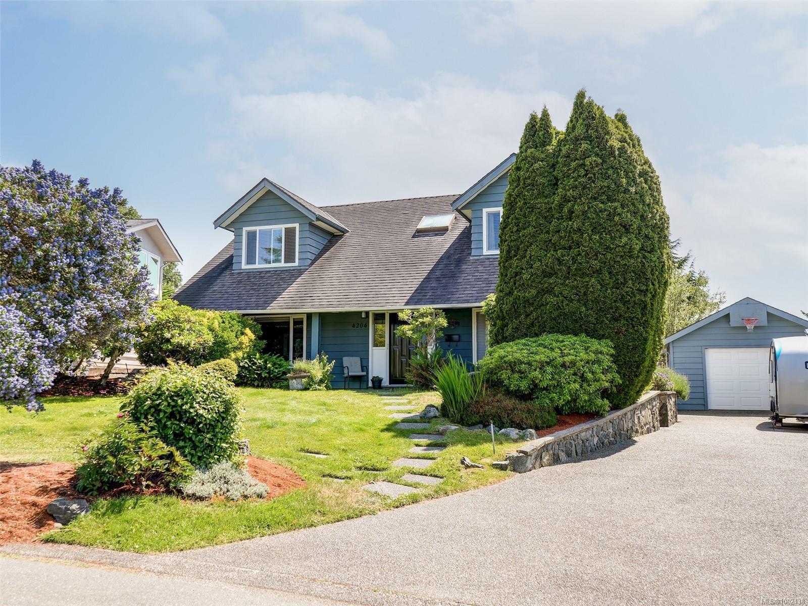 Property Photo: 4204 Keewatin Pl BC V8X 4L1