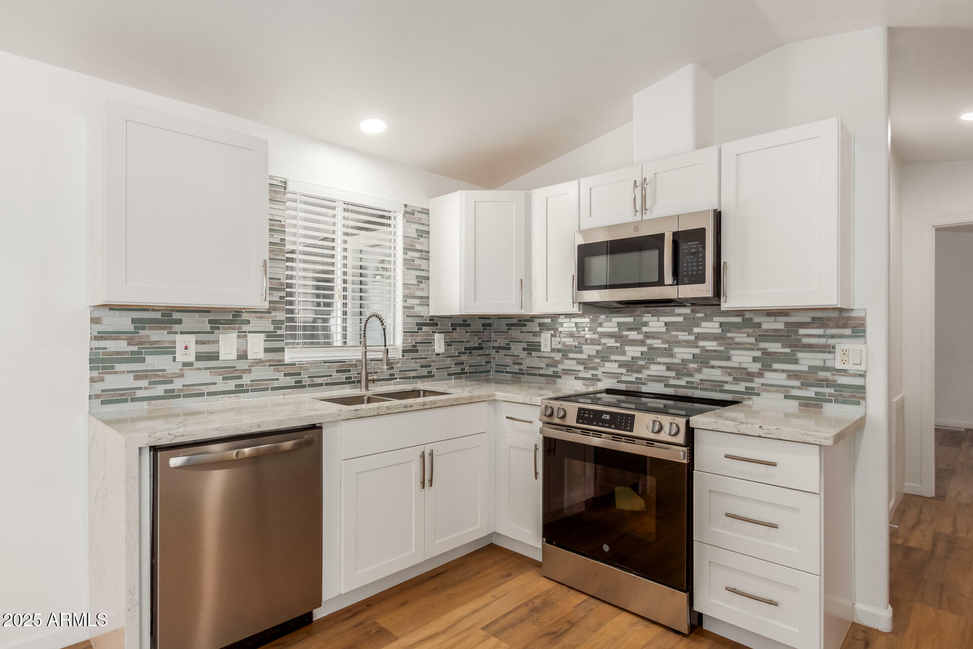 Property Photo: 1627 E Charleston Avenue AZ 85022