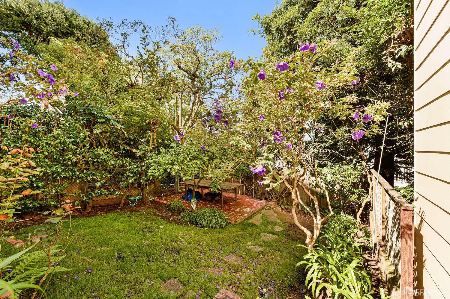 Property Photo: 2068 Vallejo Street CA 94123