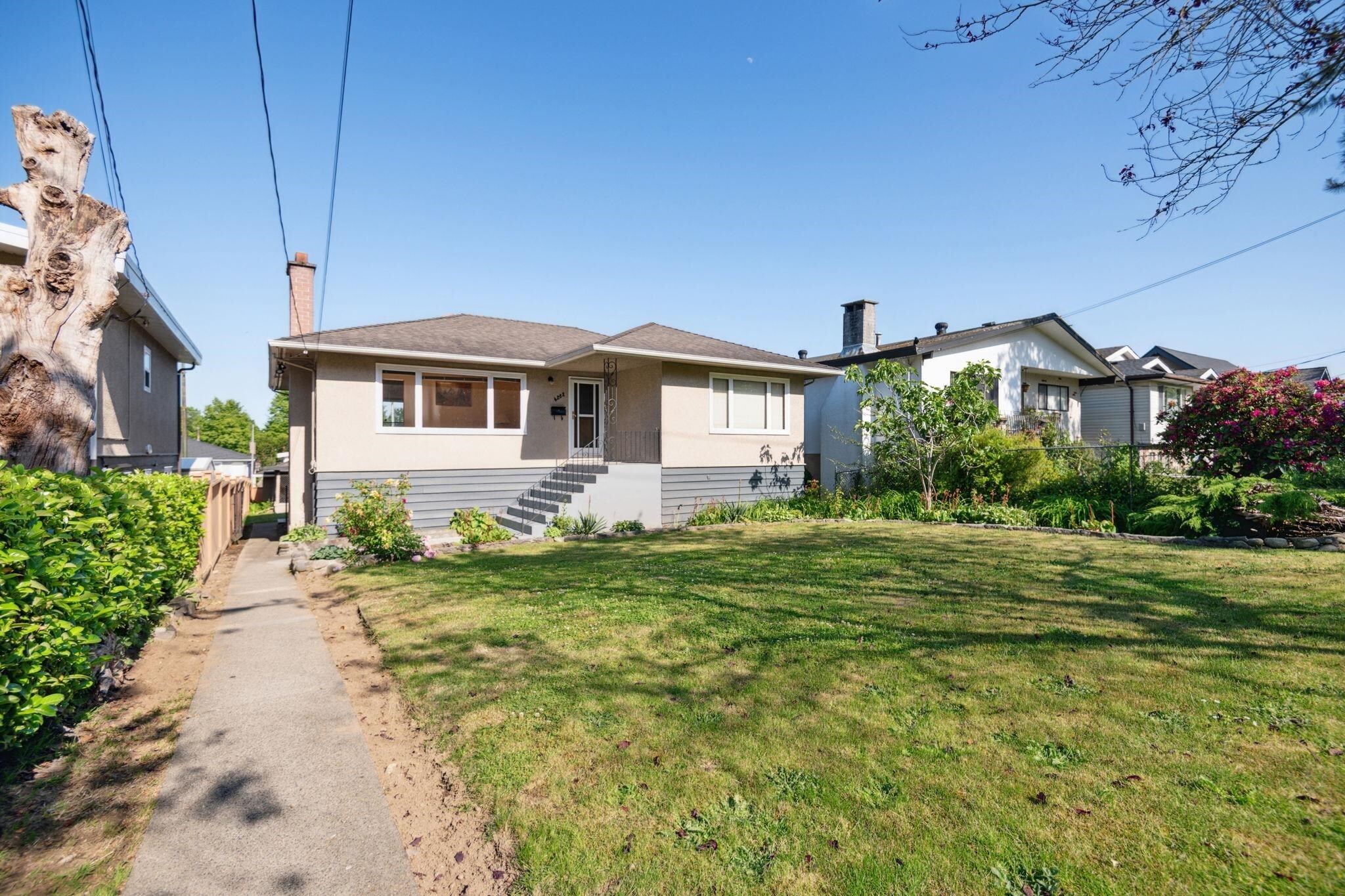 Property Photo: 4262 Dumfries Street BC V5N 3T2