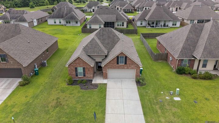 Property Photo:  8900 Cresson Dr  LA 70726 