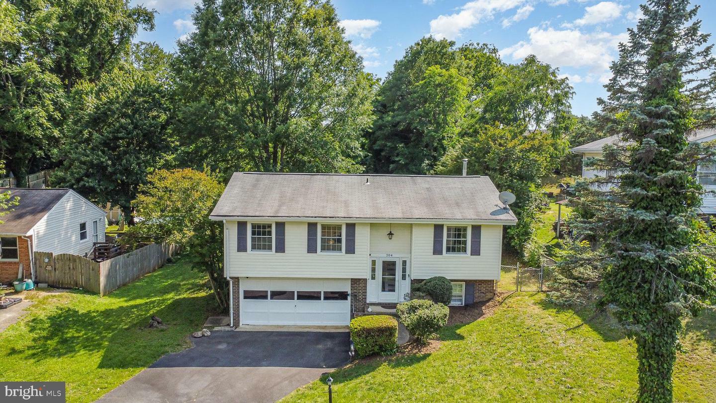 Property Photo: 204 Morningside Drive VA 22401