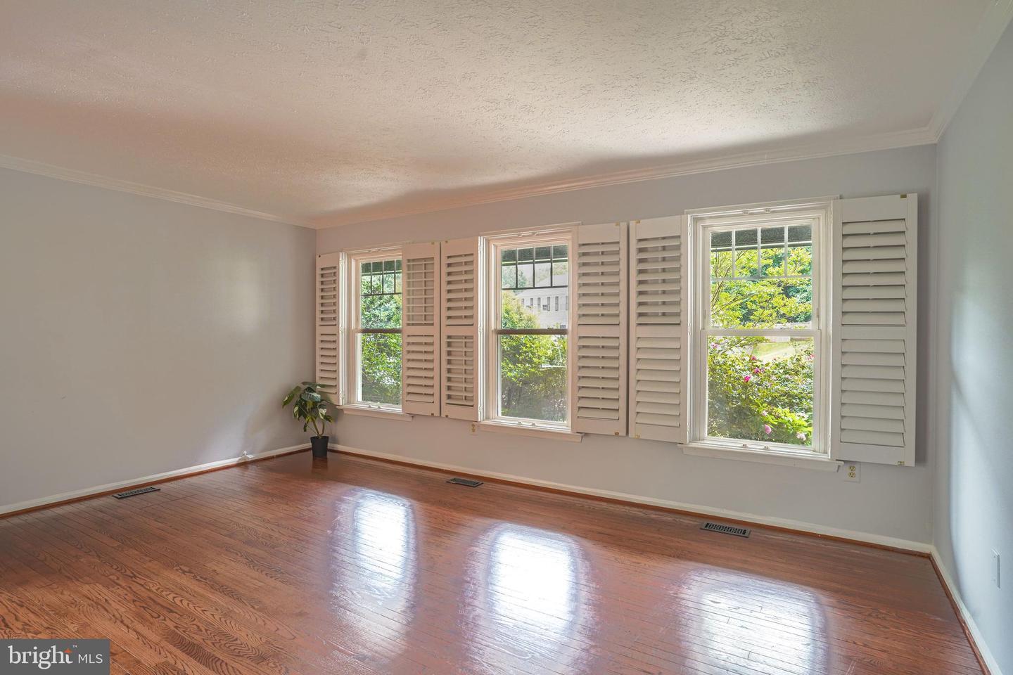 Property Photo: 202 Markwood Drive VA 20165