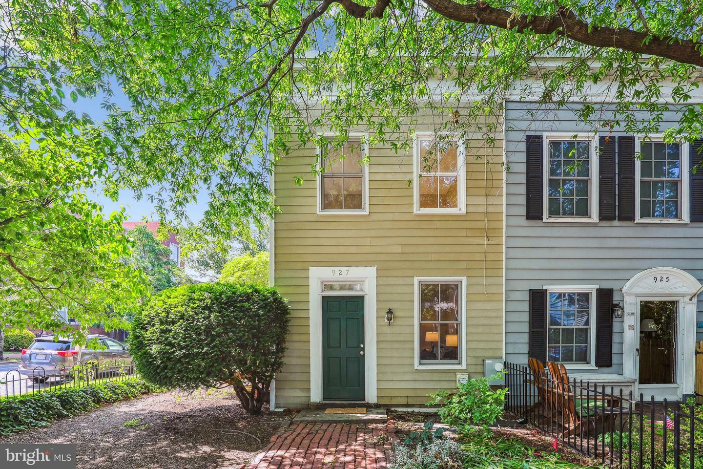 Property Photo: 927 G Street SE DC 20003