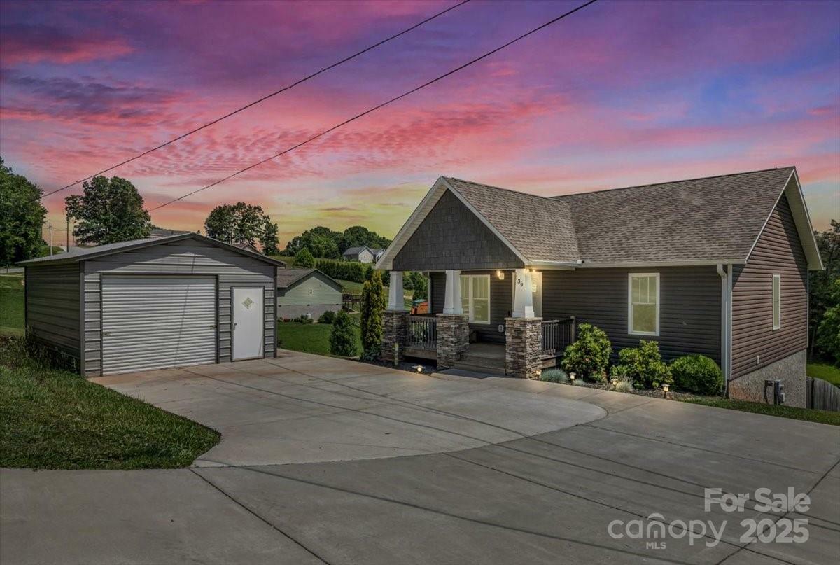 Property Photo: 39 Curtis Miles Road NC 28701