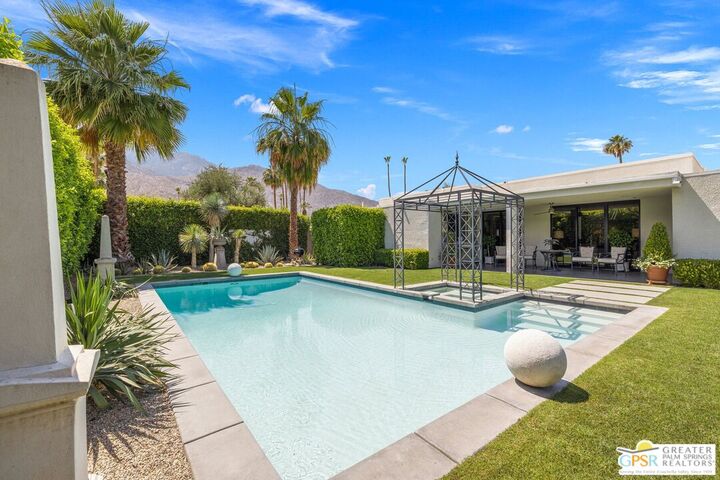 Property Photo: 1860 Via Isla CA 92264