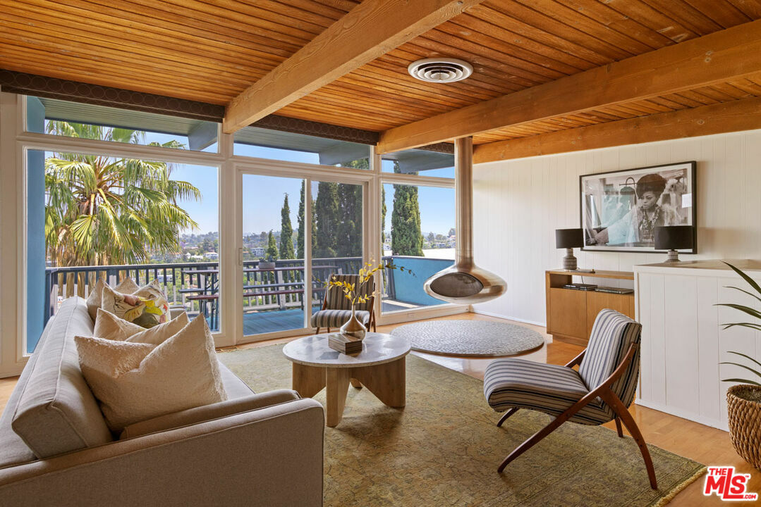 Property Photo: 2242 Ronda Vista Dr CA 90027