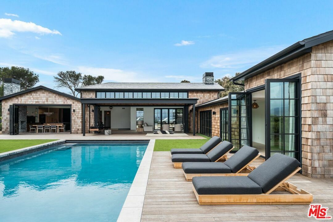 Property Photo: 6956 Dume Dr CA 90265