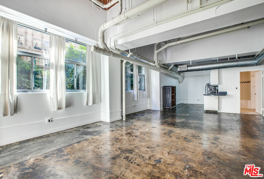 215 W 7th St  Los Angeles CA 90014 photo