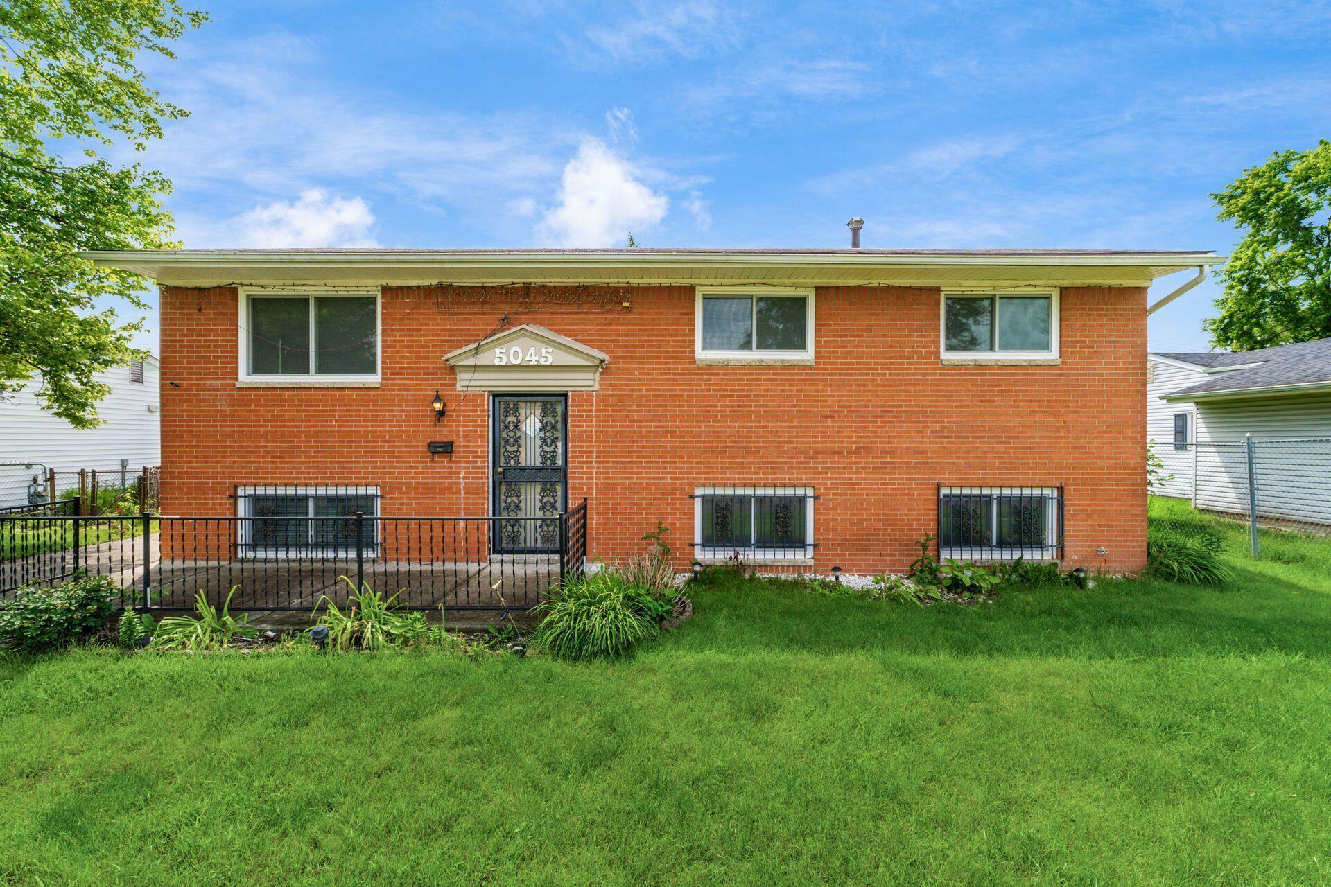 Property Photo: 5045 Labelle Drive OH 43232