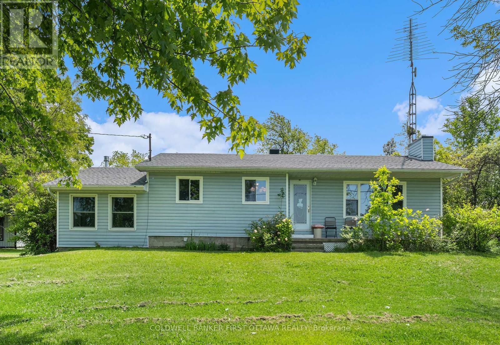 Property Photo: 2185 Tennyson Road ON K7H 3C8