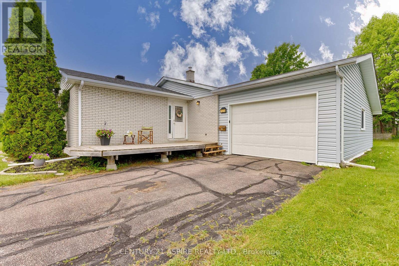 Property Photo: 123 Ellis Avenue ON K8A 2H7