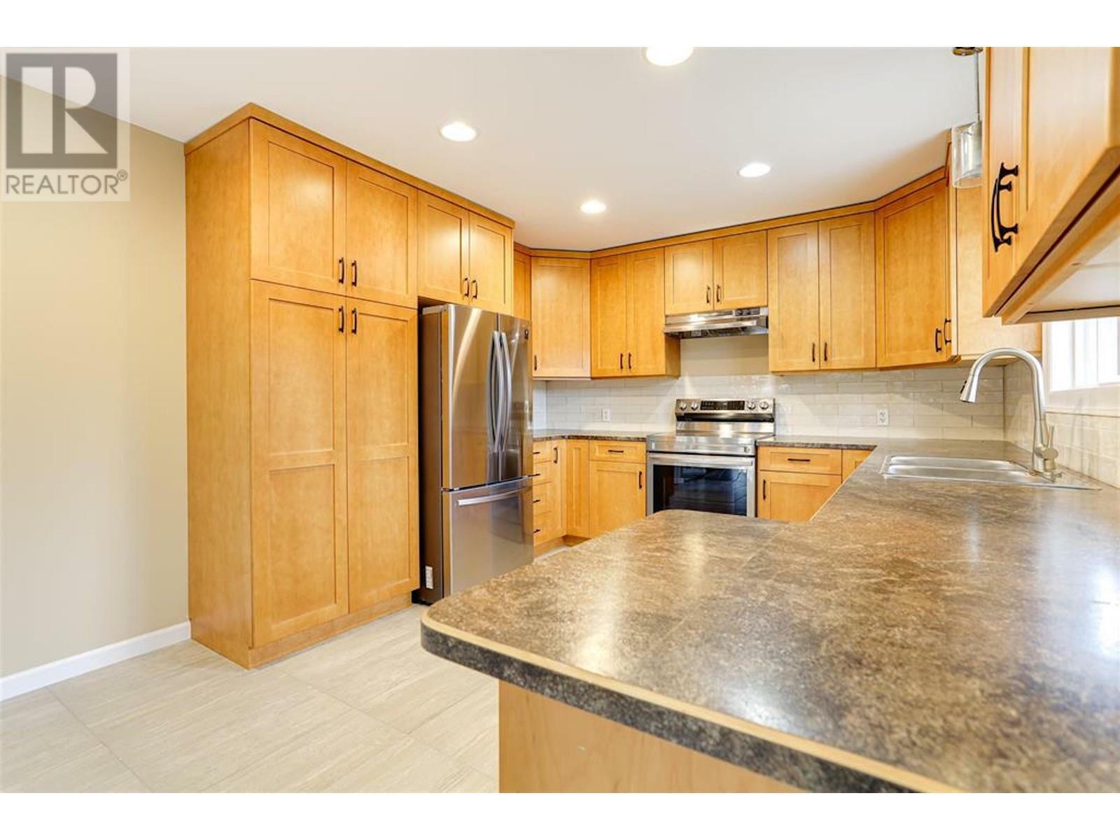 Property Photo: 1461 Cormorant Avenue BC V8C 1R9
