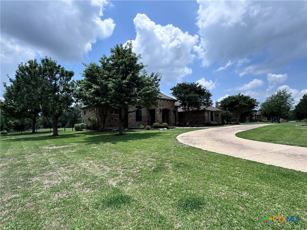Property Photo: 102 Standing Oak Drive TX 78633