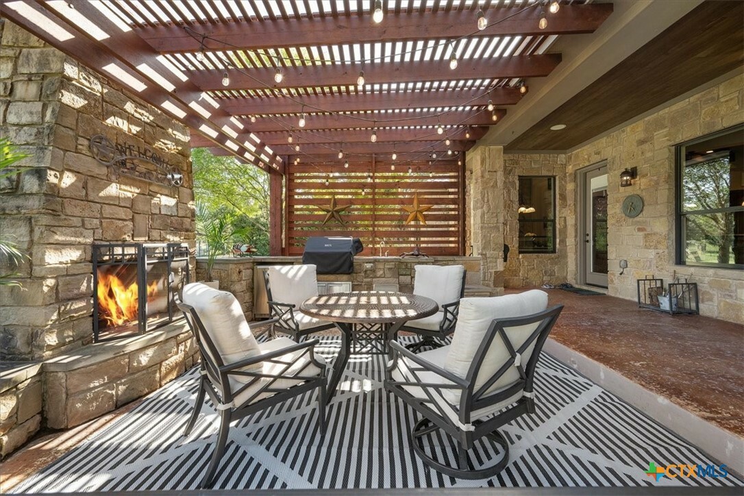 Property Photo: 102 Standing Oak Drive TX 78633