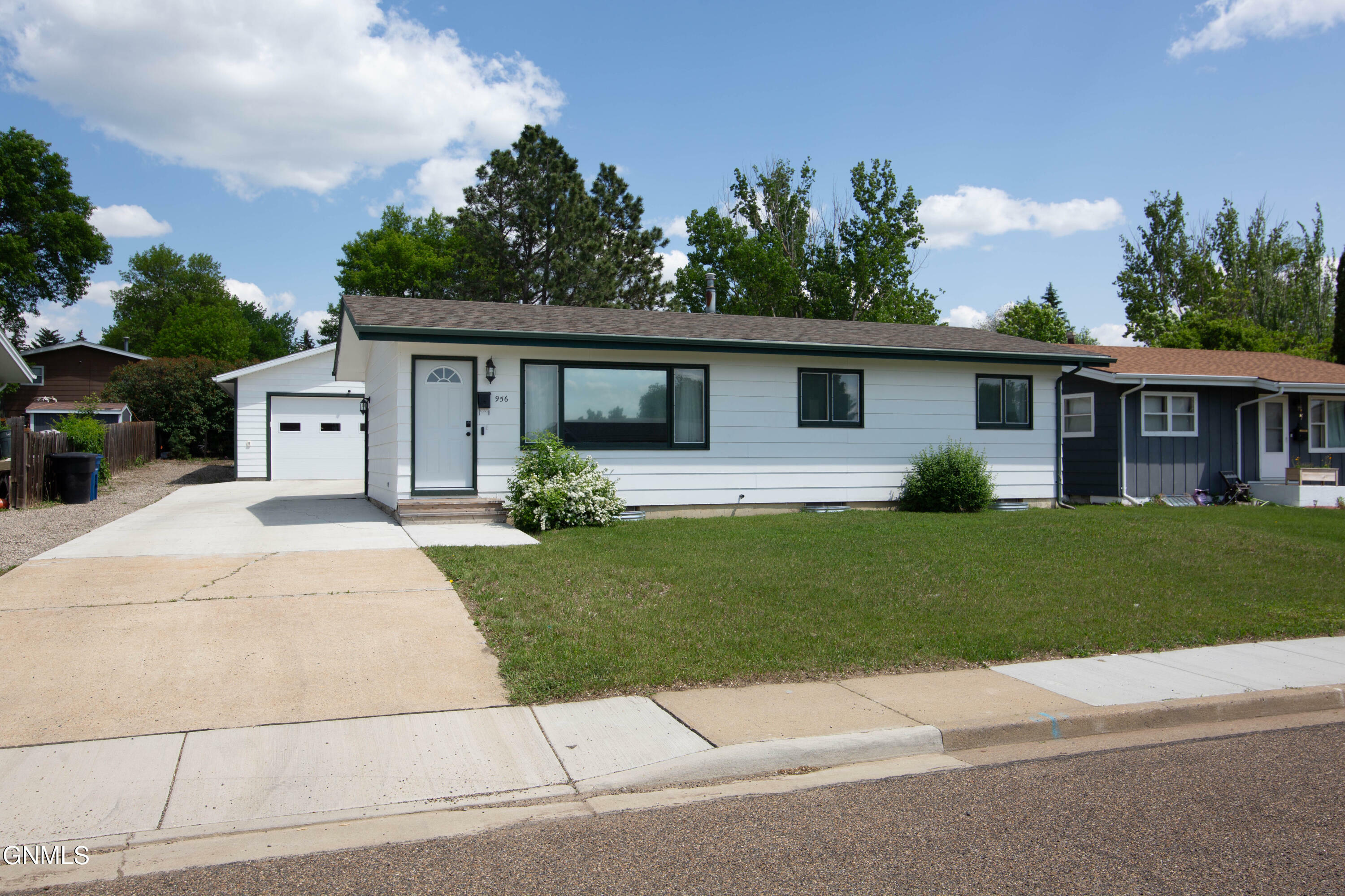 Property Photo: 956 Dell Avenue ND 58601