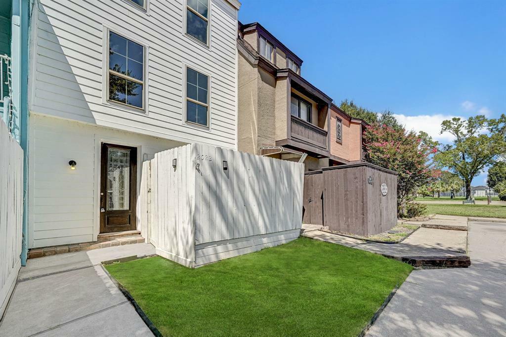 Property Photo: 2022 Lakewood Court TX 77318