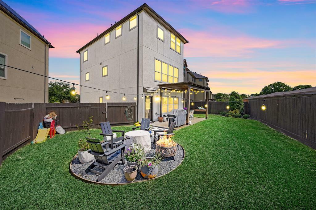 Property Photo: 9928 Spring Shadows Park Circle TX 77080