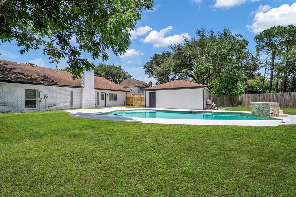 Property Photo: 15905 Lakeview Drive TX 77040