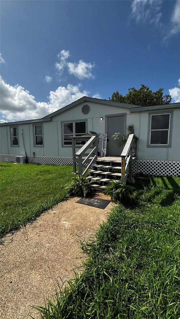 Property Photo: 2515 Oyster Creek Bend TX 77541