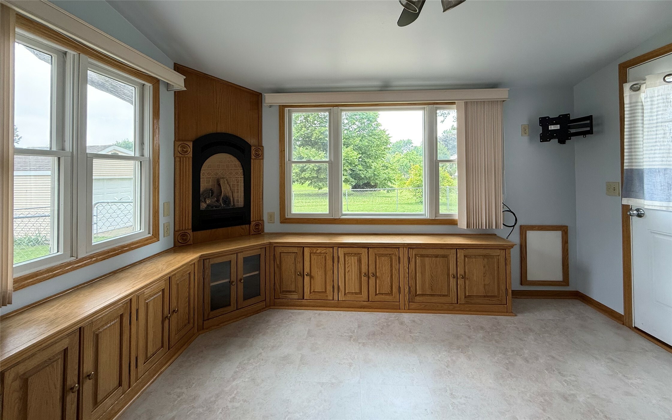 Property Photo: 4530 NE 34th Court IA 50317