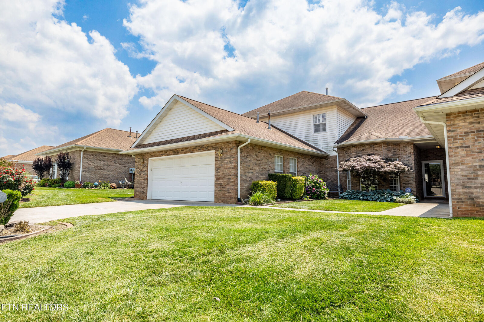 Property Photo: 274 Royal Oaks Drive TN 37801