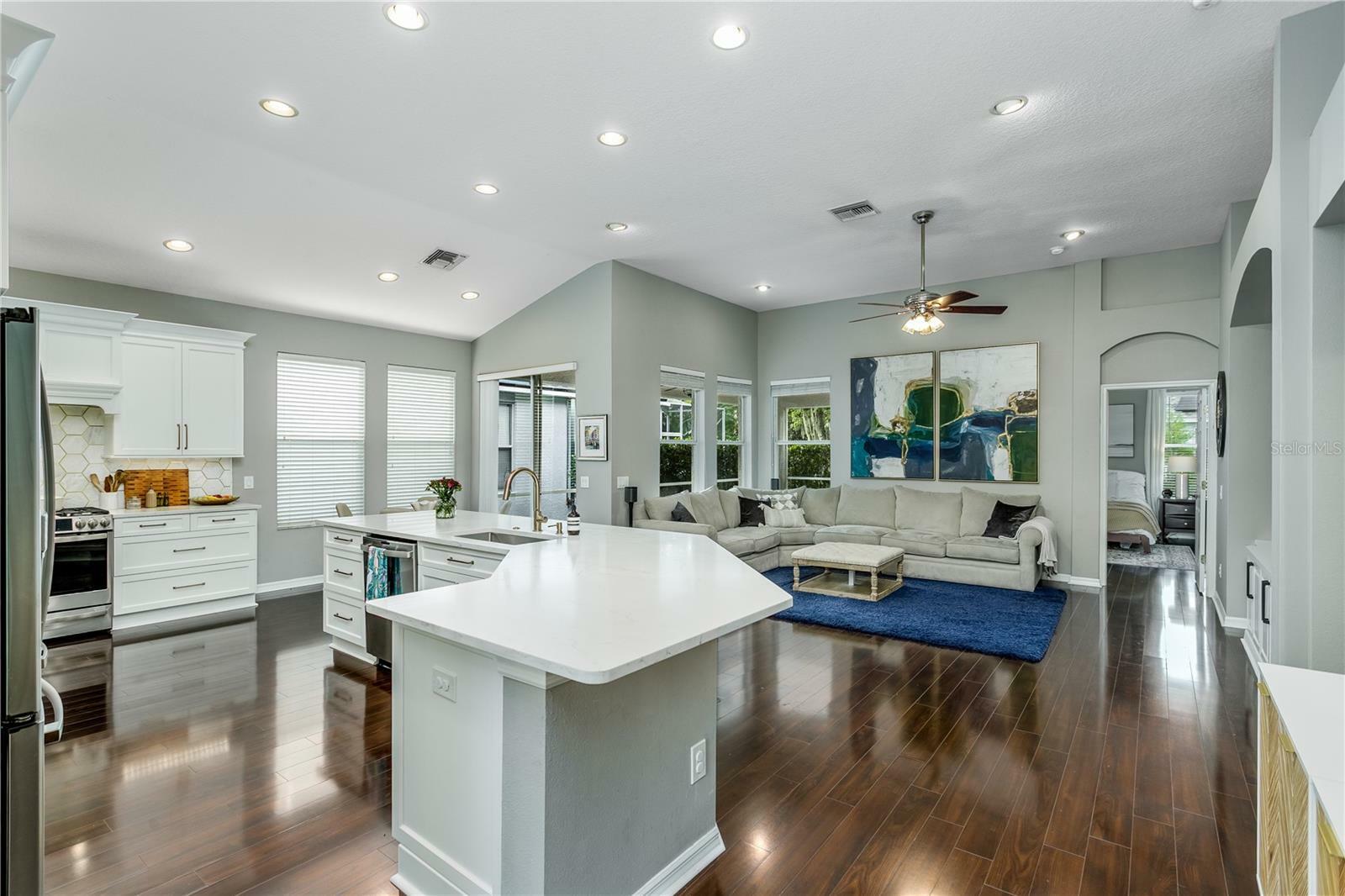 Property Photo: 9608 Greenpointe Drive FL 33626