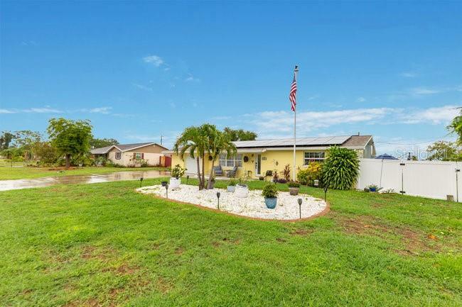 Property Photo:  212 66th Avenue Drive W  FL 34207 