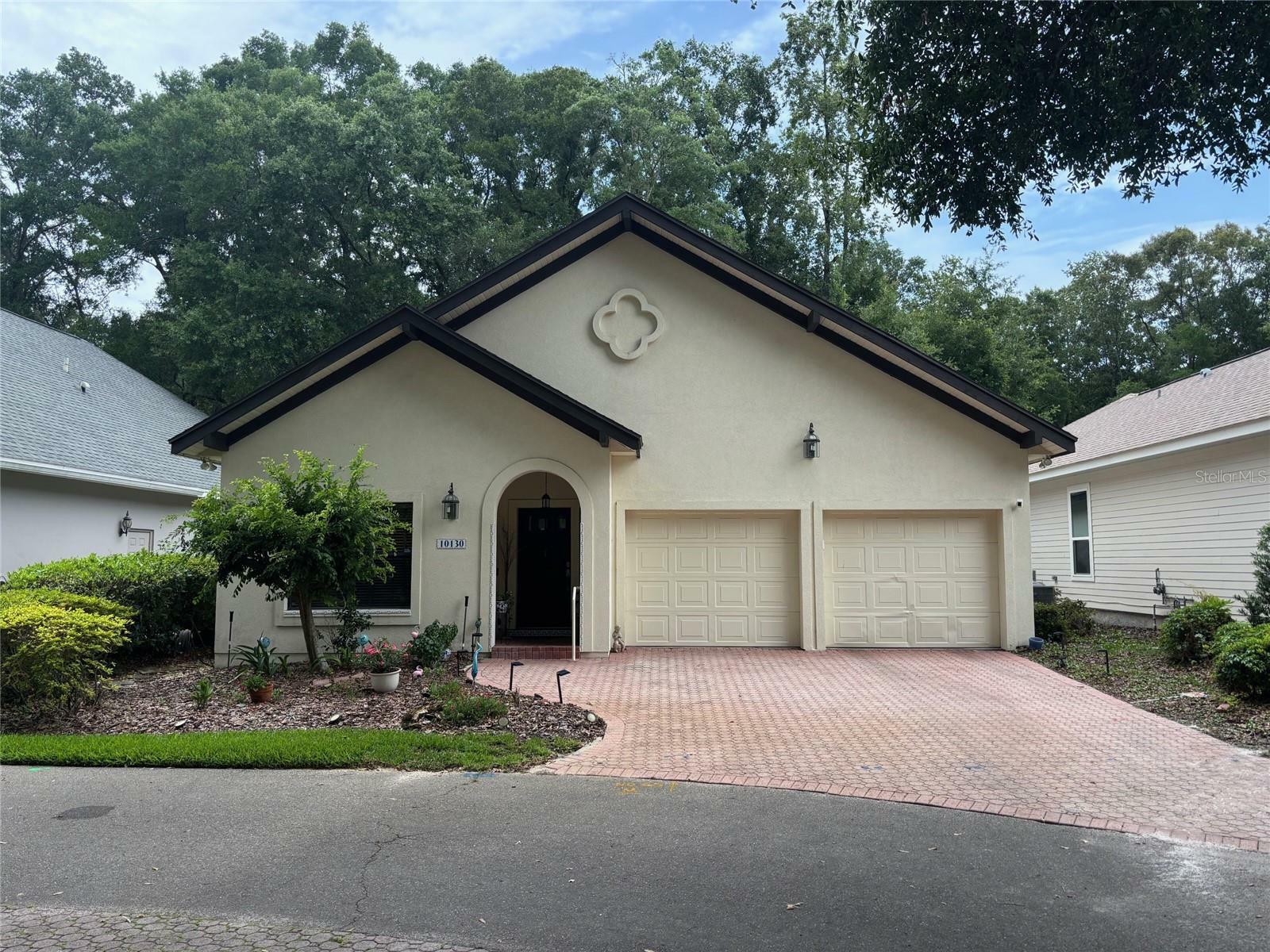 Property Photo: 10130 SW 48th Place FL 32608