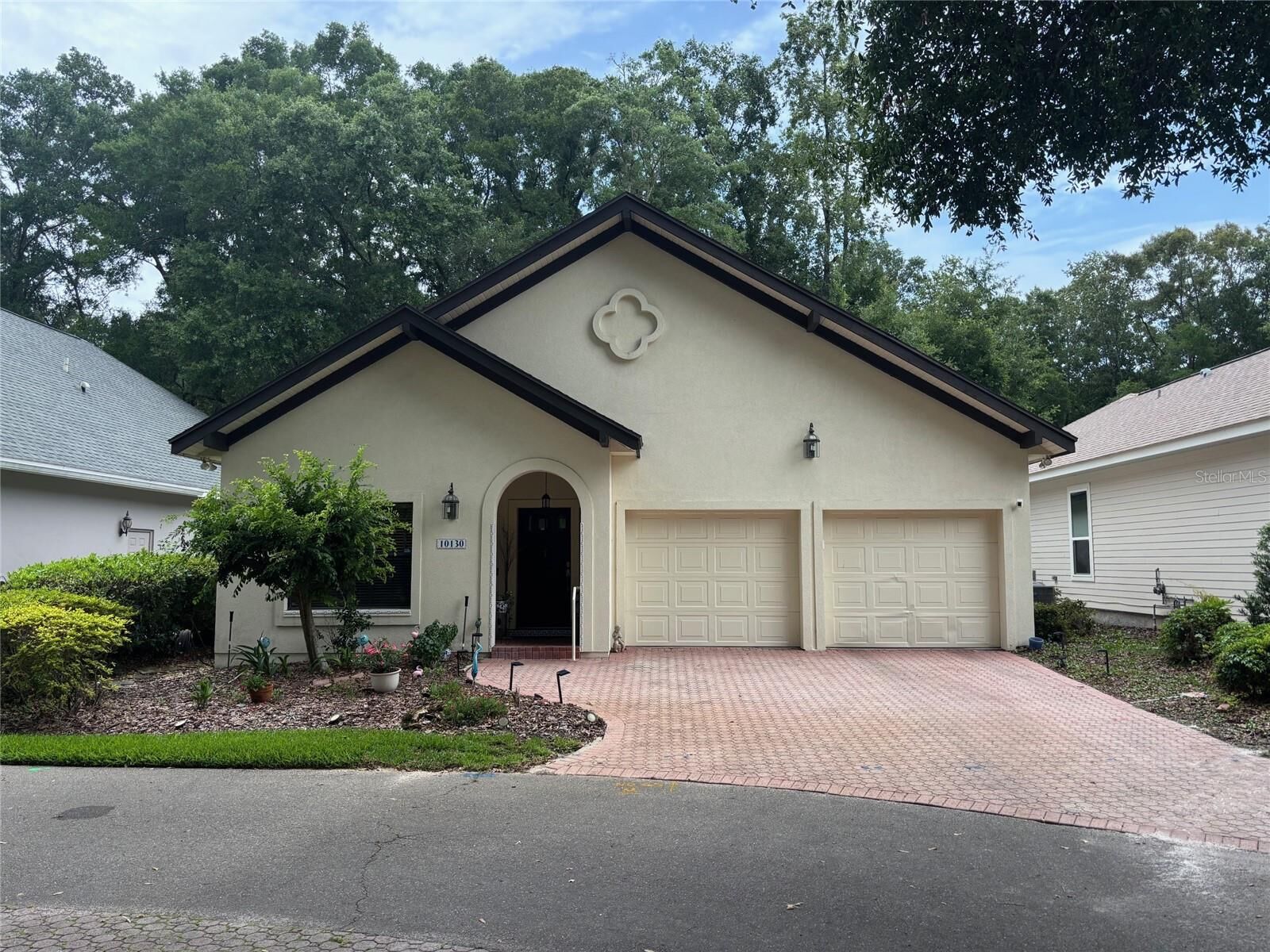 Property Photo:  10130 SW 48th Place  FL 32608 