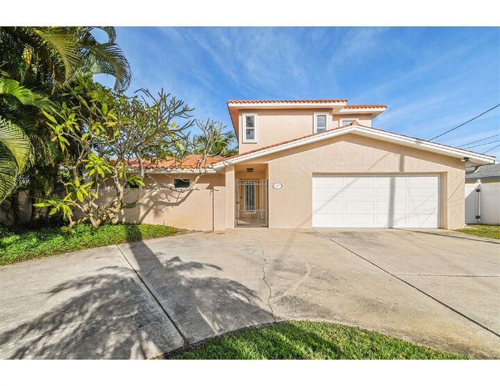 Property Photo: 1427 40th Avenue NE FL 33703