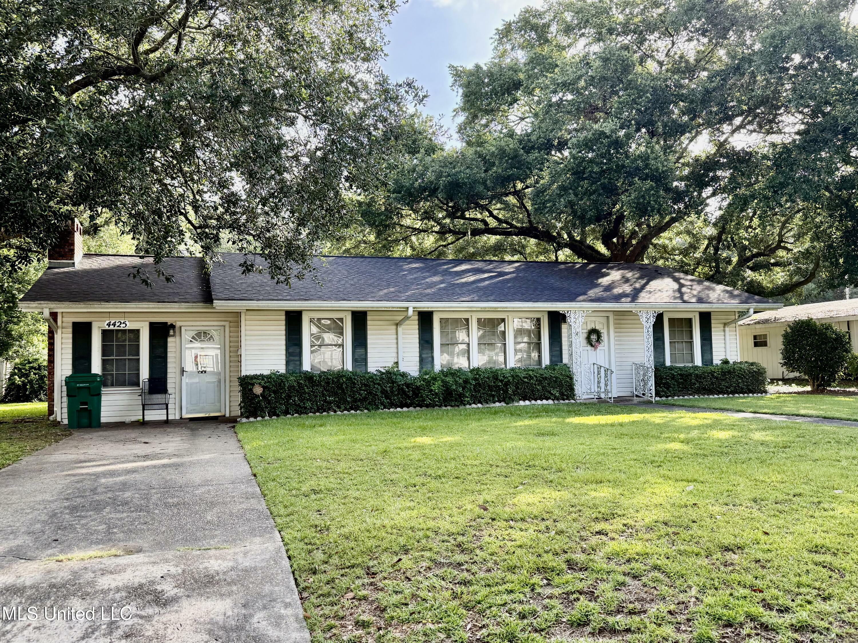 Property Photo: 4425 Oak Avenue MS 39563