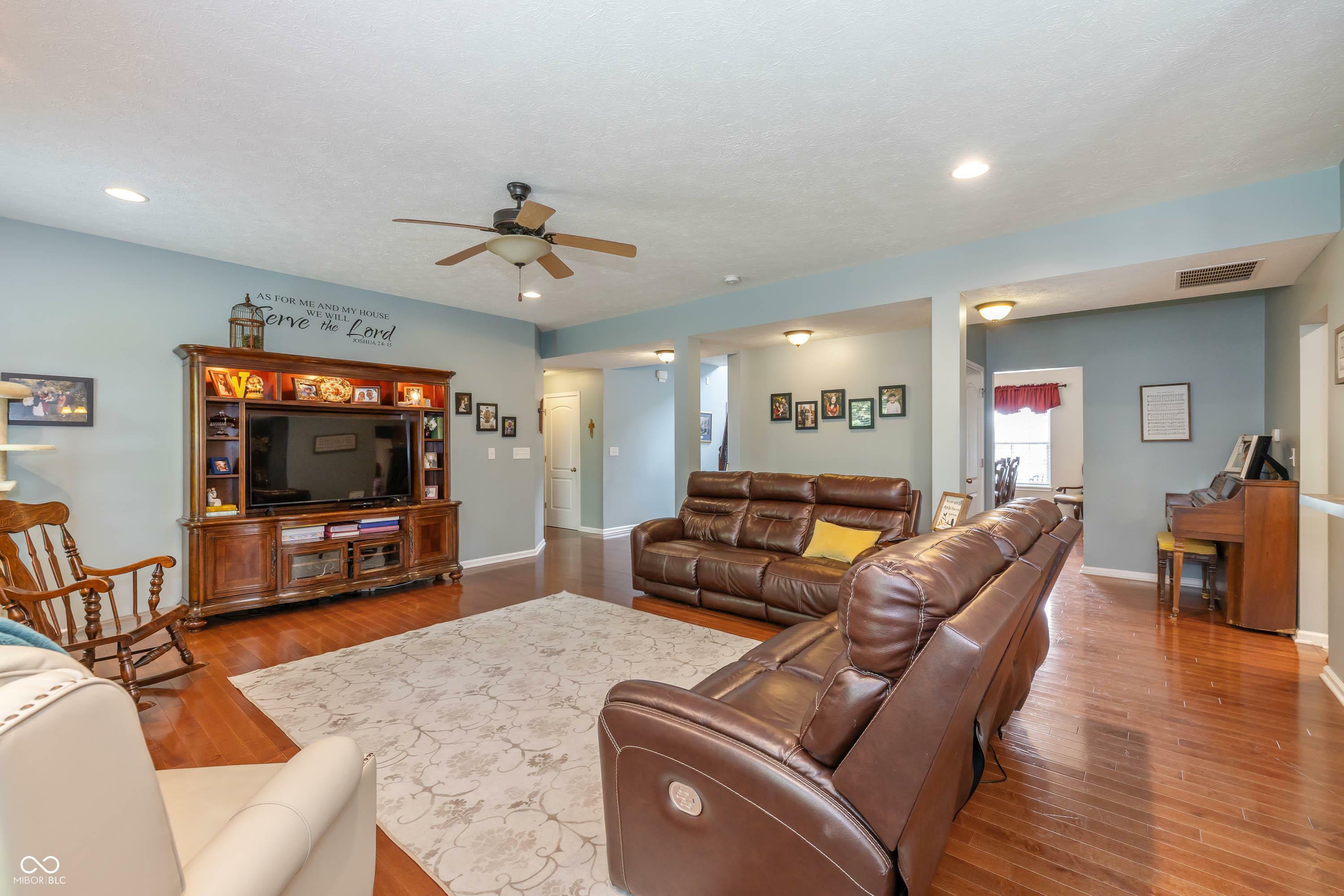 Property Photo: 1696 Woodfield Drive IN 46143