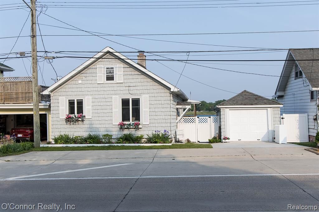 Property Photo:  105 Gratiot Boulevard  MI 48040 1174 