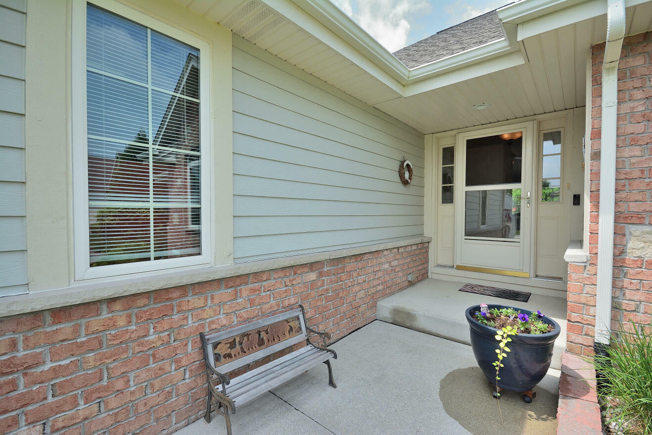Property Photo: S74w15472 Knollwood Ct WI 53150