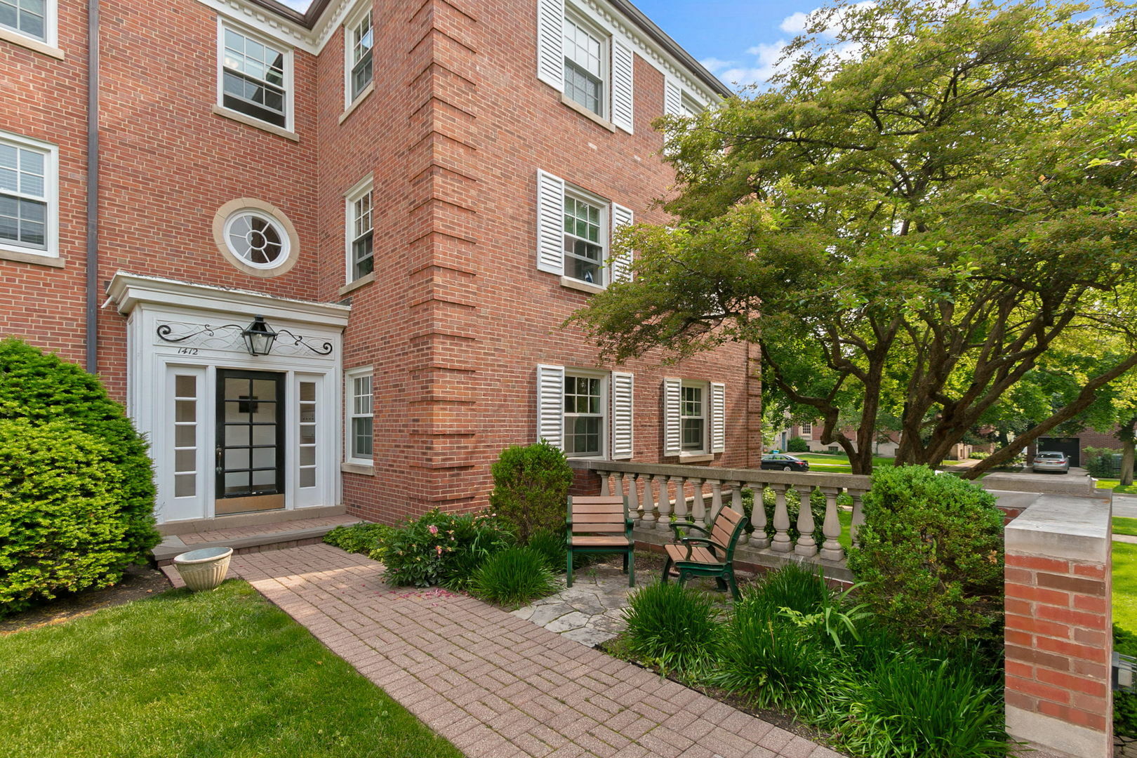Property Photo: 1412 Hinman Avenue 2W IL 60201
