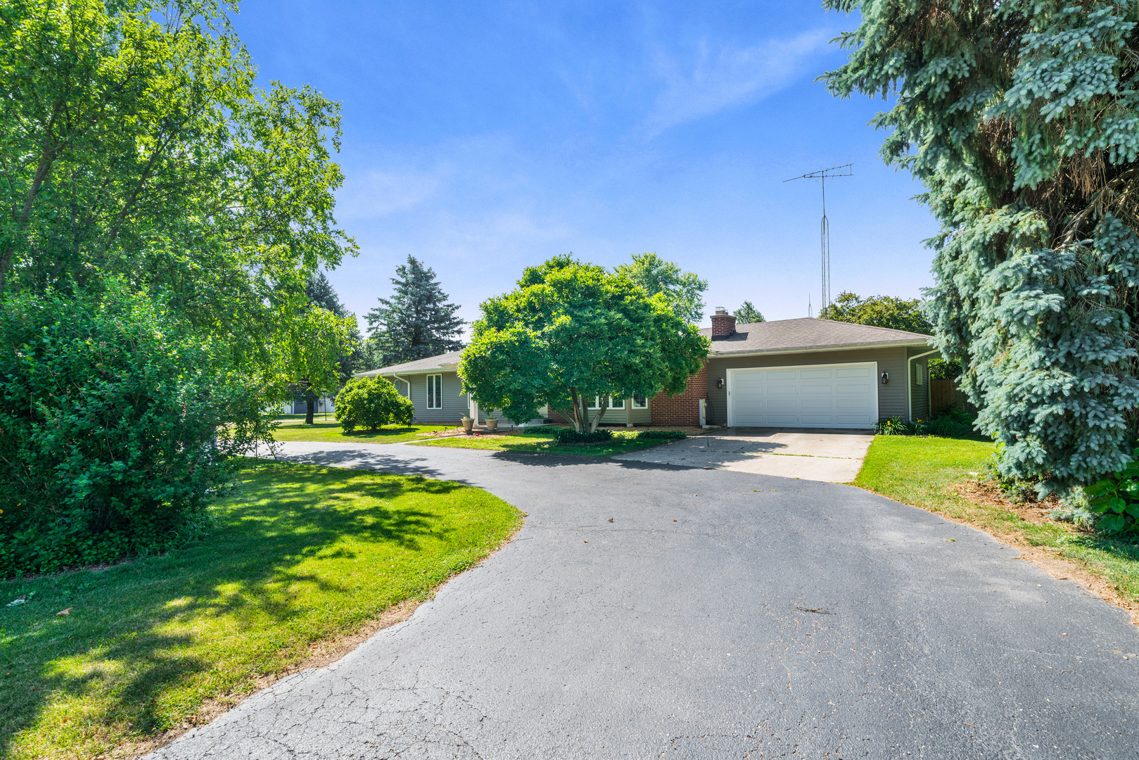 Property Photo: 28 Lions Road IL 60548