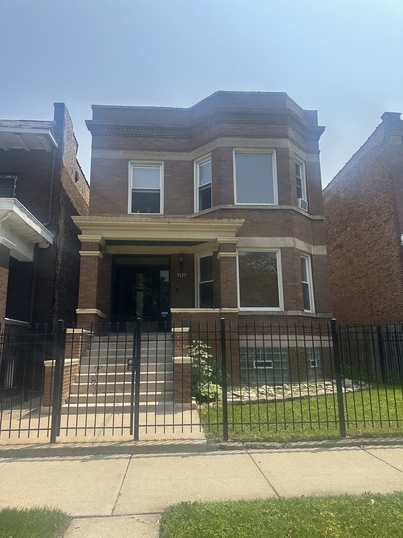 Property Photo: 7127 S Eberhart Avenue IL 60619