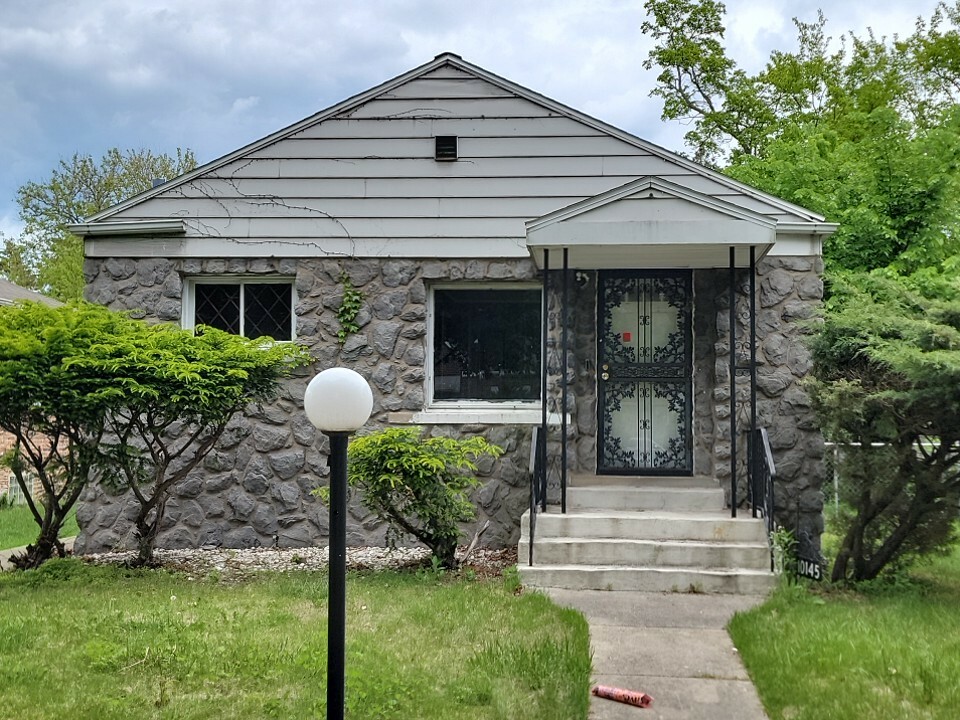 Property Photo: 10145 S Calhoun Avenue IL 60617