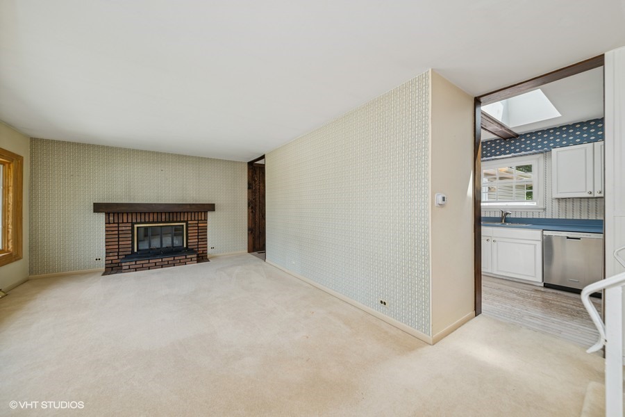 Property Photo: 2301 N Williamsburg Street IL 60004