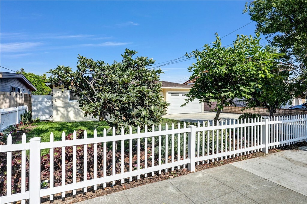 Property Photo: 1106 S Eighth Ave CA 91006