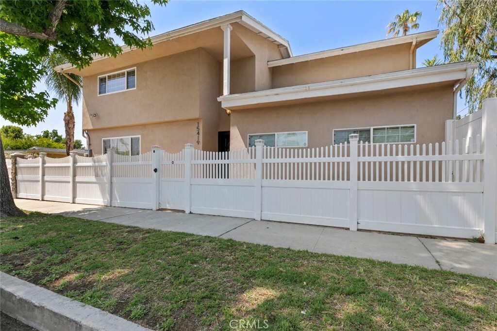 Property Photo: 15419 Valerio Street CA 91406