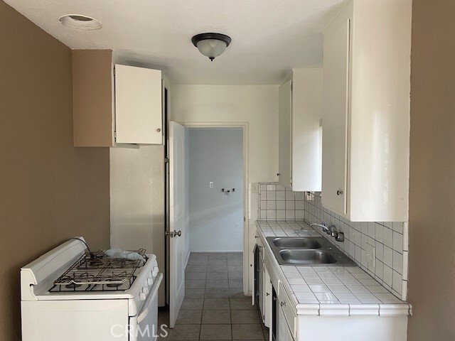 Property Photo: 417 E Adair Street CA 90805