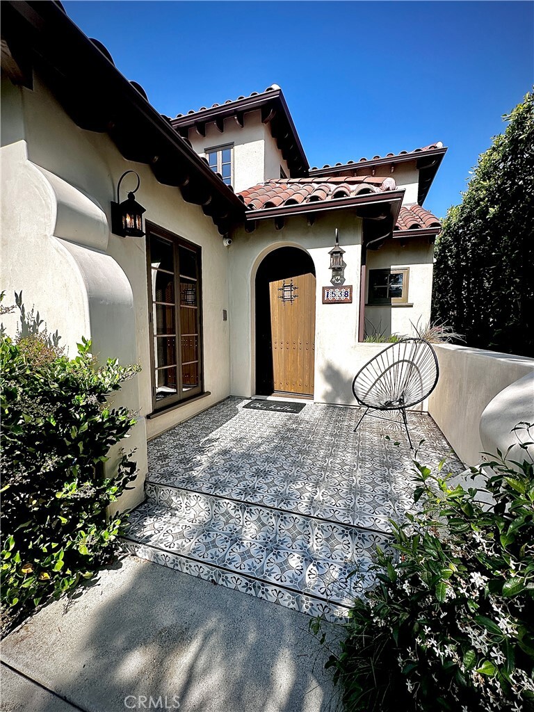 Property Photo: 1538 N Stanley Avenue CA 90046